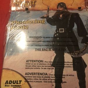 Men’s Pirate Halloween Costume